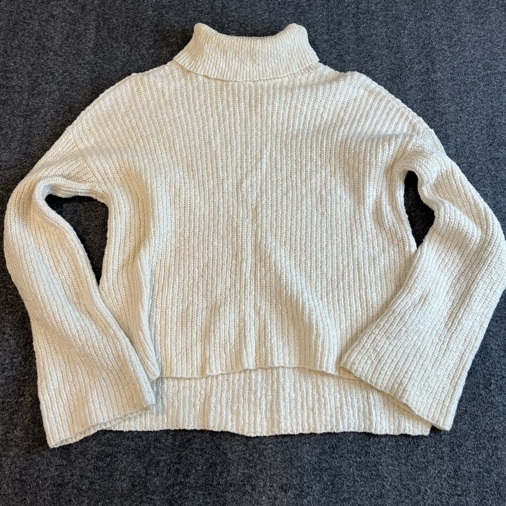Kendall & Kylie Women’s Chunky White Knit Romantic Turtleneck Sweater